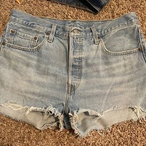 Levi’s 501 cropped shorts